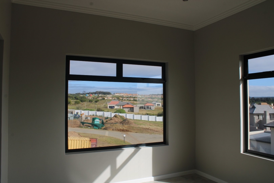 4 Bedroom Property for Sale in Kidds Beach Eastern Cape